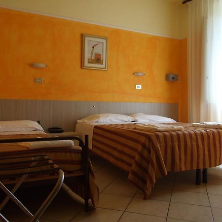 Hotel Midy Viareggio Exteriör bild