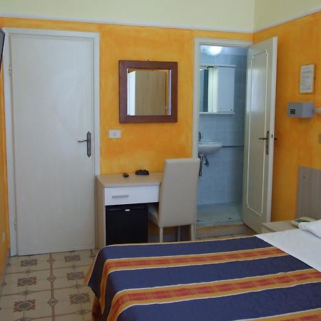 Hotel Midy Viareggio Exteriör bild