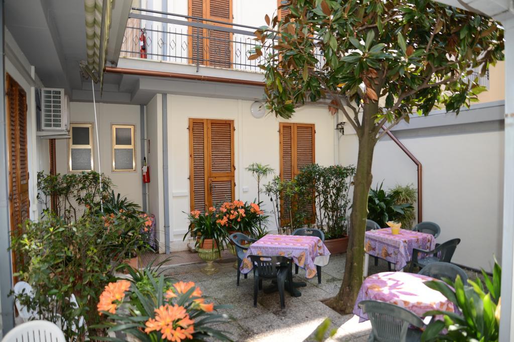 Hotel Midy Viareggio Exteriör bild