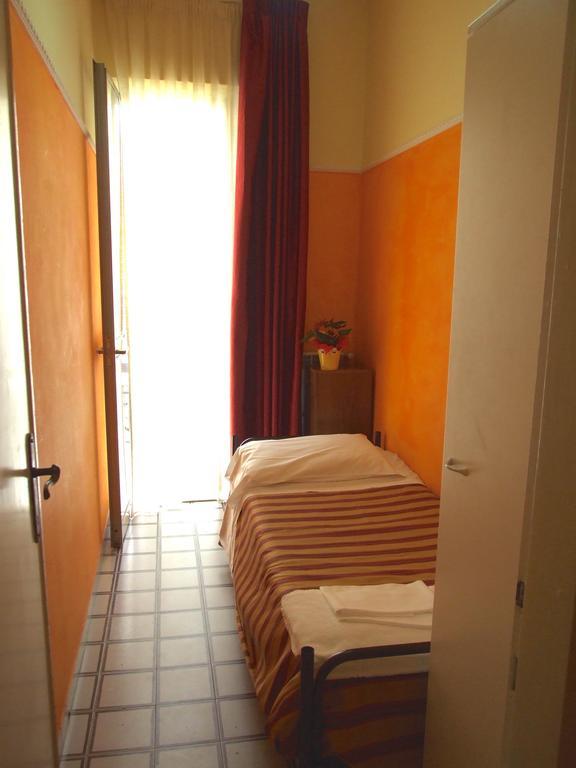 Hotel Midy Viareggio Rum bild
