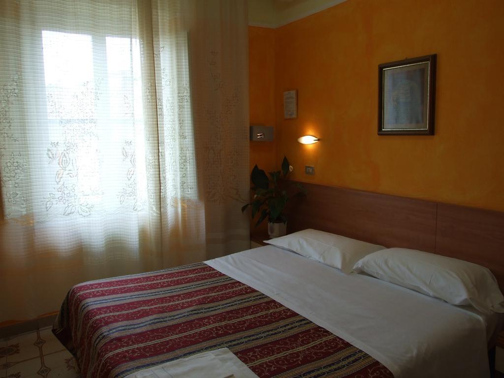 Hotel Midy Viareggio Rum bild