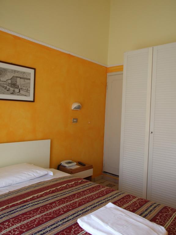 Hotel Midy Viareggio Exteriör bild