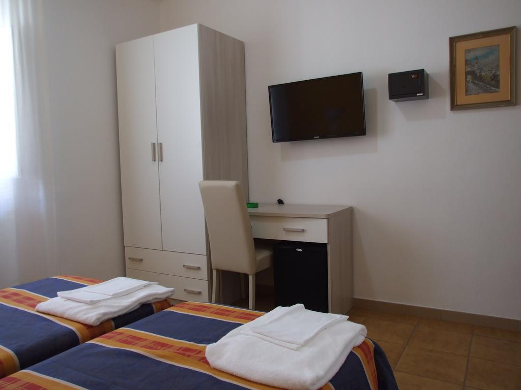 Hotel Midy Viareggio Exteriör bild