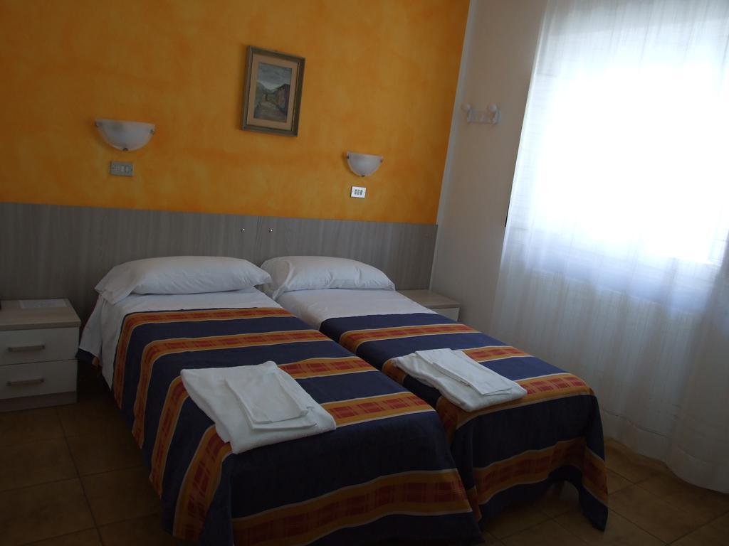Hotel Midy Viareggio Exteriör bild