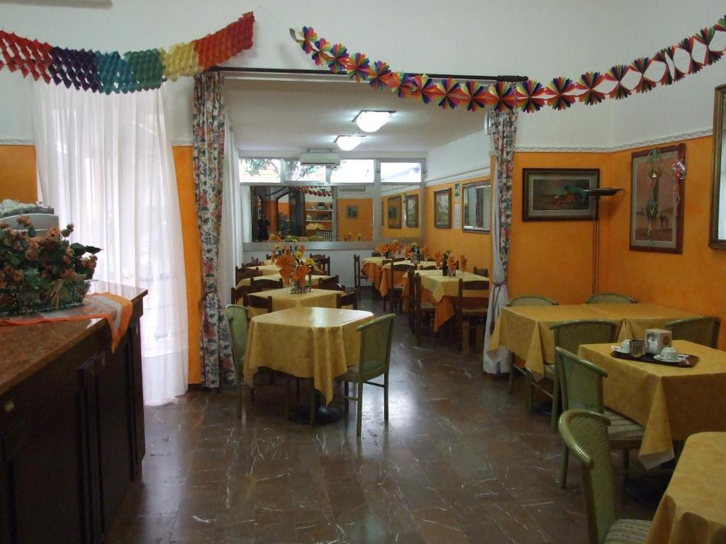 Hotel Midy Viareggio Exteriör bild